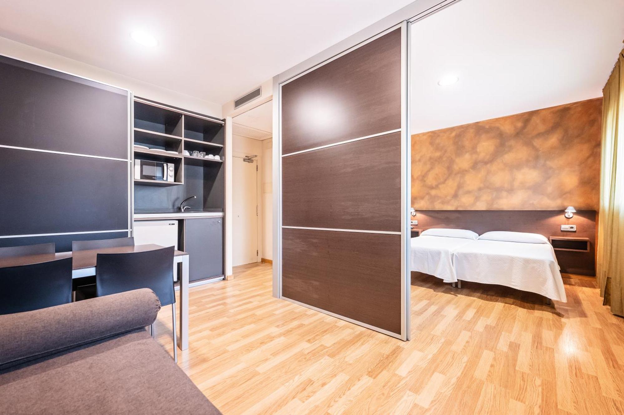 Hotel La Perla D'Olot Bagian luar foto