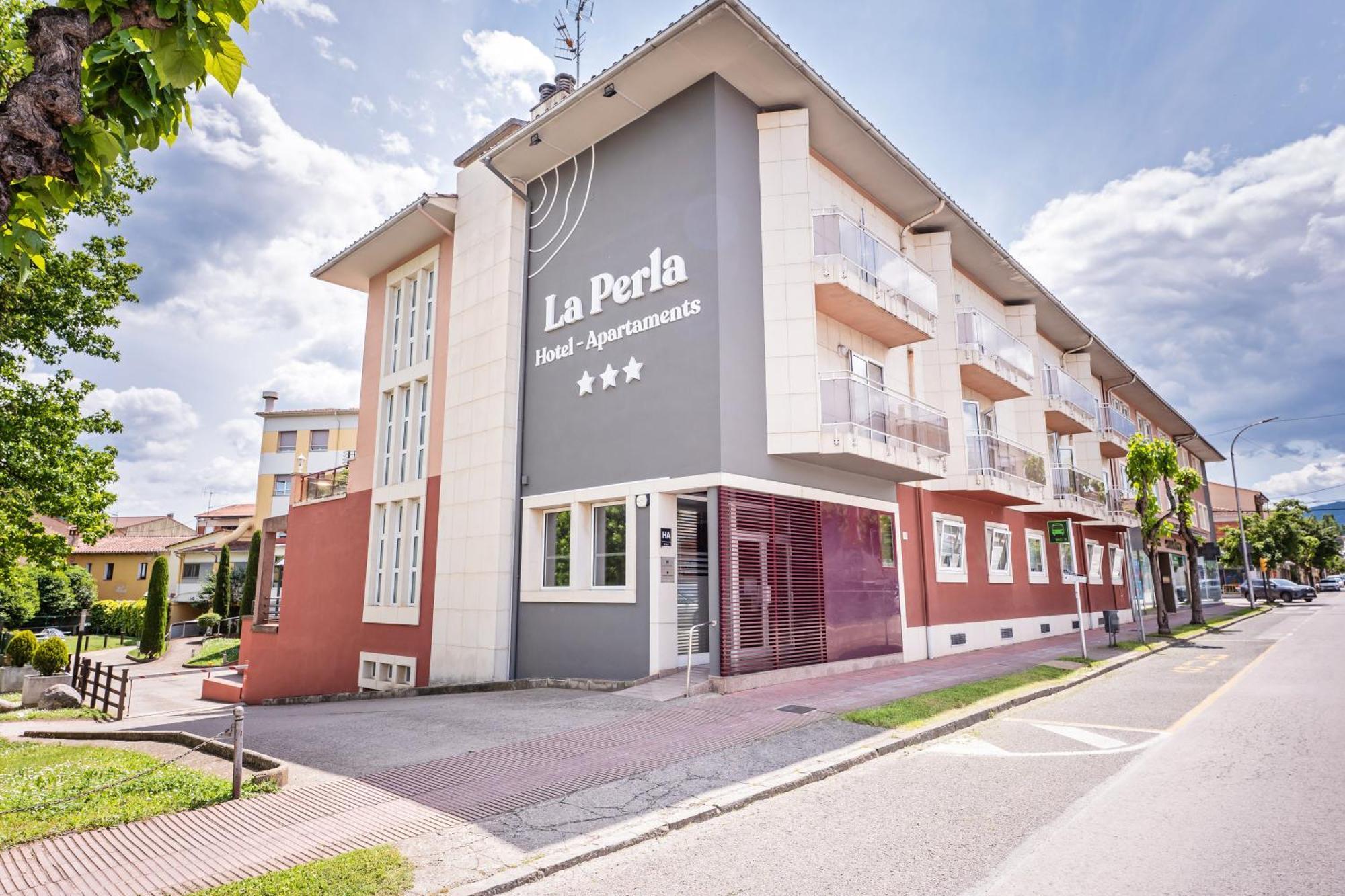 Hotel La Perla D'Olot Bagian luar foto