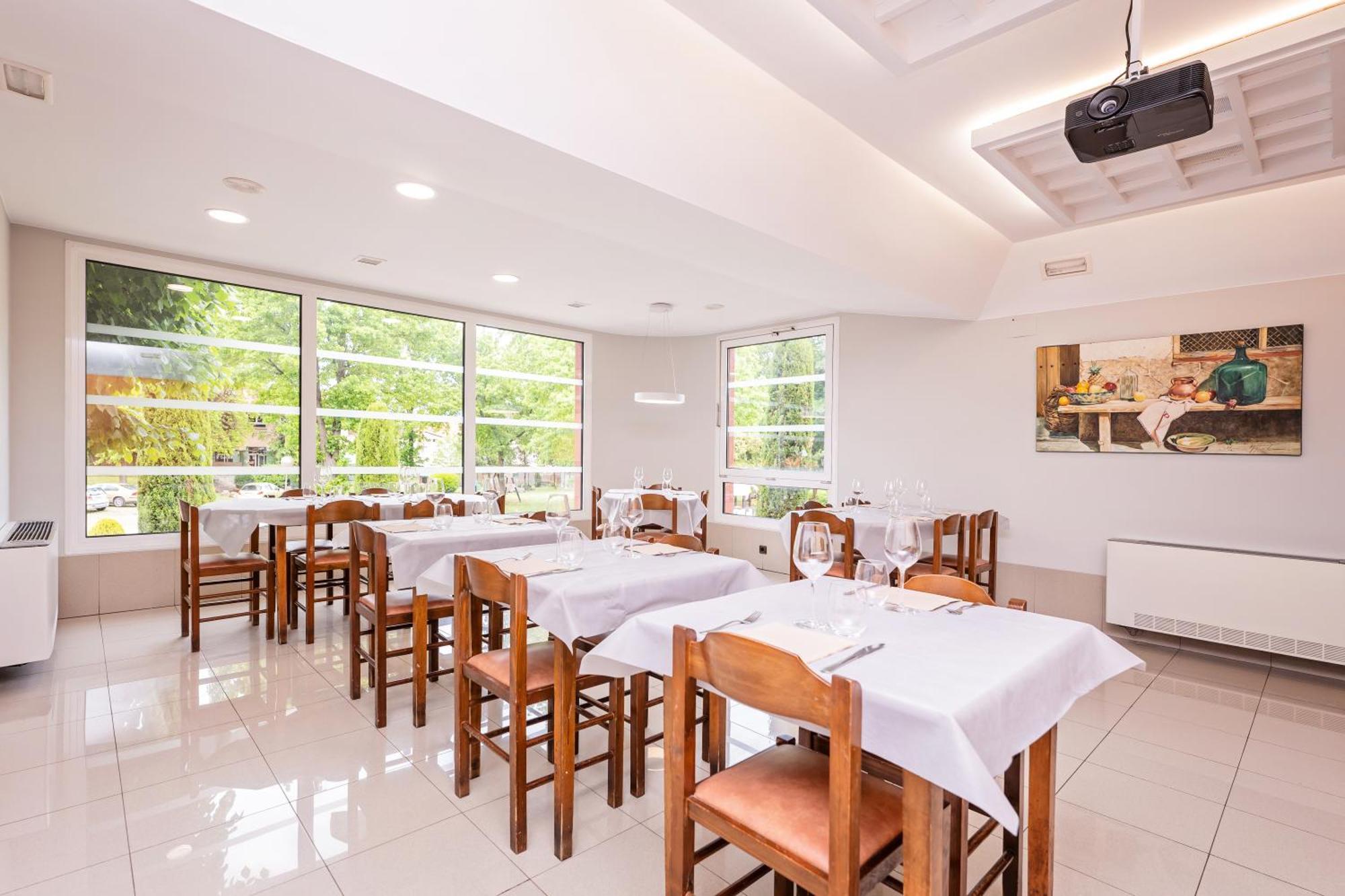 Hotel La Perla D'Olot Bagian luar foto