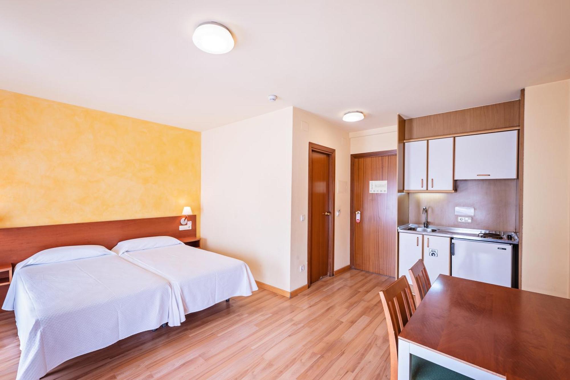 Hotel La Perla D'Olot Bagian luar foto