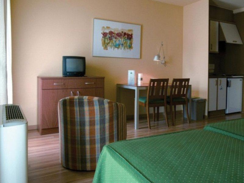 Hotel La Perla D'Olot Bagian luar foto